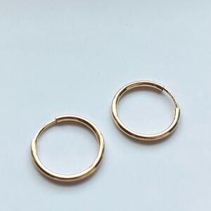 Vintage Classic 14K Gold Filled Hoop Earrings